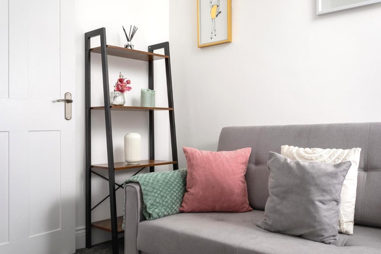 Wellington Mews - Centre Of Town With Parking Apartment Cheltenham
